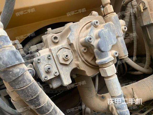 液壓泵艙室正面整體(整機(jī)外觀) 液壓泵艙室正面整體(整機(jī)外觀)