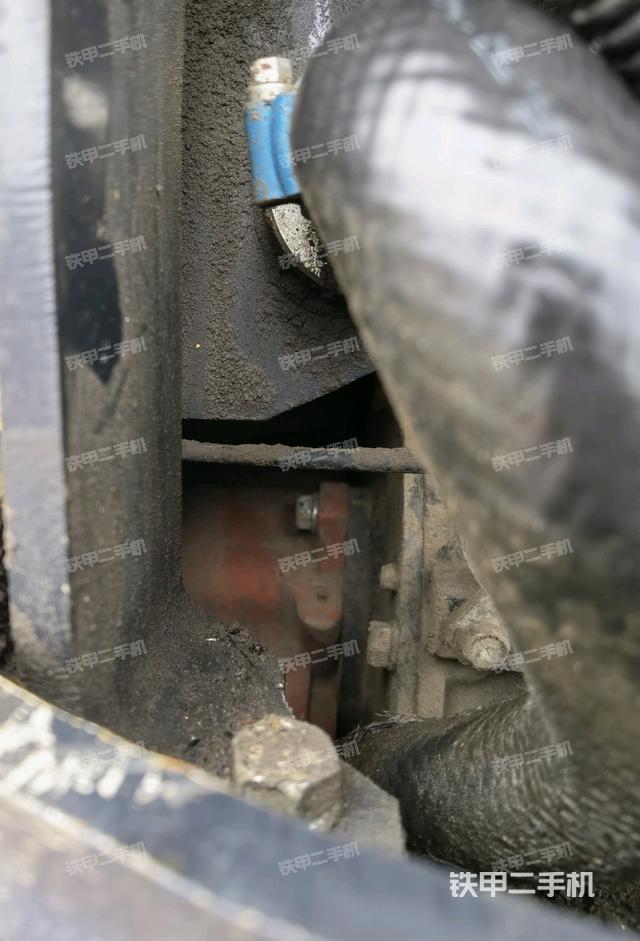 液壓泵艙室正面整體(整機外觀) 液壓泵艙室正面整體(整機外觀)