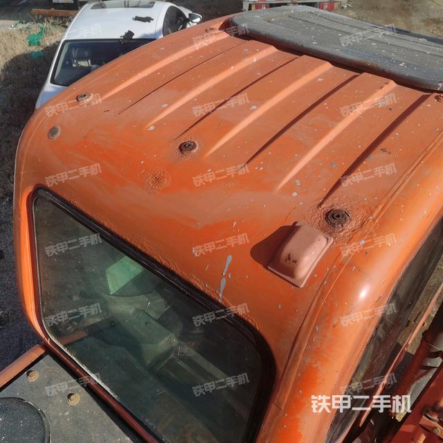 驾驶室顶部（整机外观）