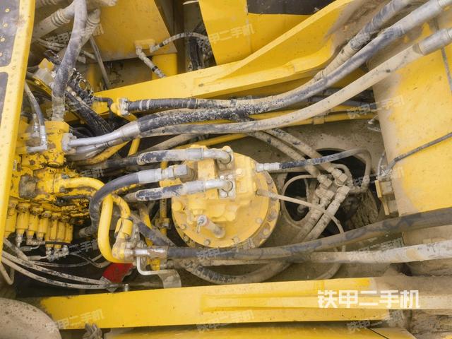 回轉(zhuǎn)馬達(dá)和主控閥（整機(jī)外觀）