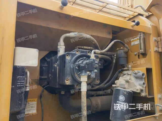 液壓泵艙室正面整體(整機(jī)外觀) 液壓泵艙室正面整體(整機(jī)外觀)