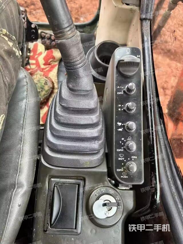 座椅左側(cè)控制臺(tái)/音響/含左手柄（駕駛室部分）