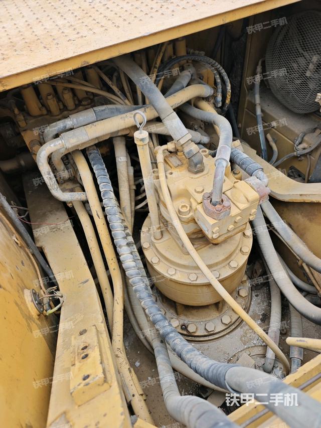 回轉(zhuǎn)馬達和主控閥（整機外觀）