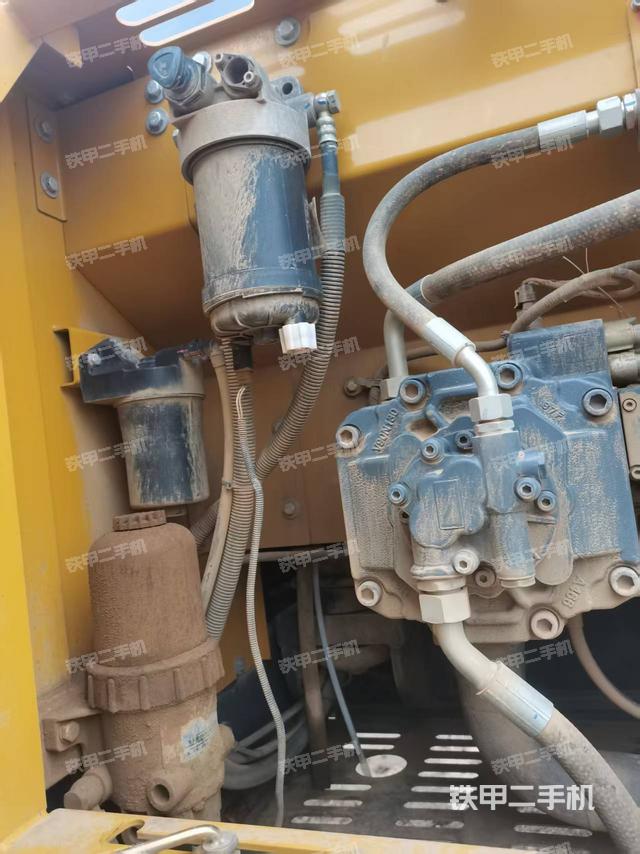 液壓泵艙室正面整體（整機(jī)外觀）