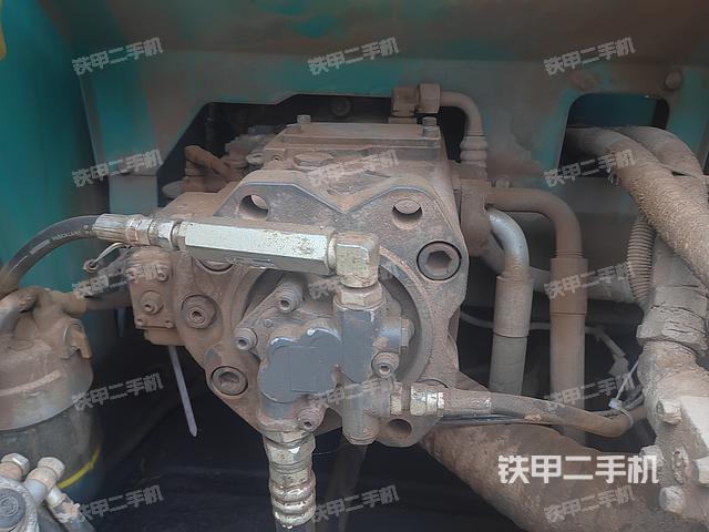 液压泵舱室正面整体（整机外观）