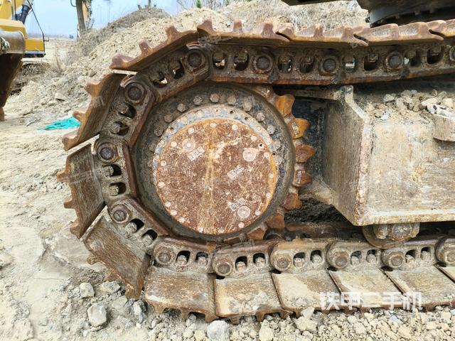 右驅(qū)動輪（行走機構(gòu)）