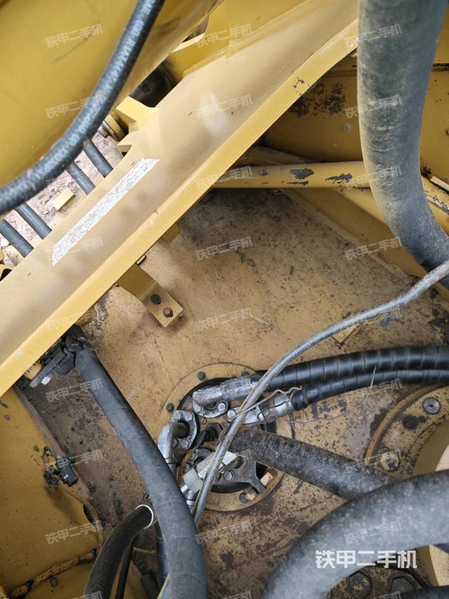 中央回轉接頭特寫（上車部件）