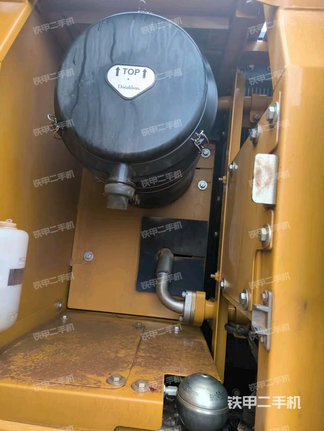 液壓泵斜45?右（大件艙室）