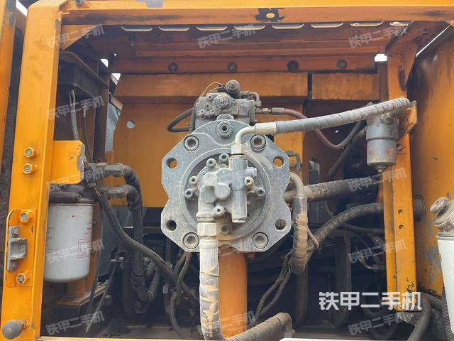 液壓泵艙室正面整體（整機(jī)外觀）