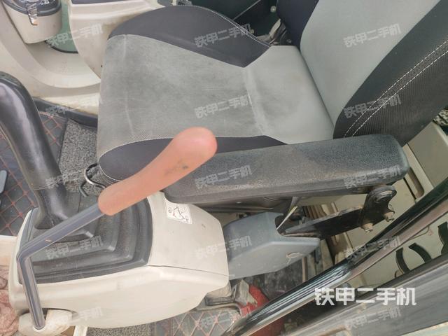 座椅左側(cè)控制臺/音響/含左手柄（駕駛室部分）