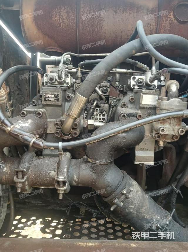 液壓泵艙室正面整體（整機(jī)外觀）