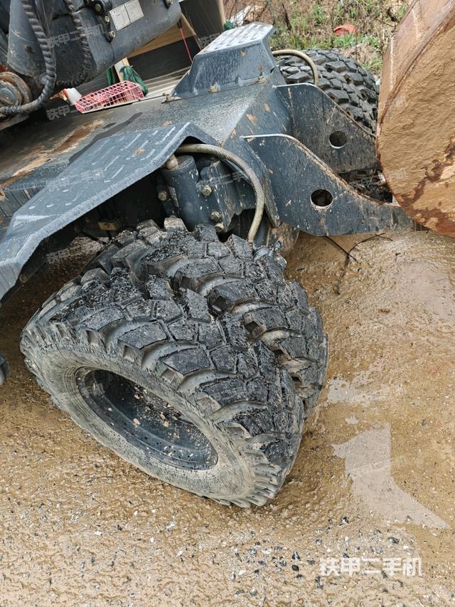 左側(cè)履帶整體?（行走機(jī)構(gòu)）