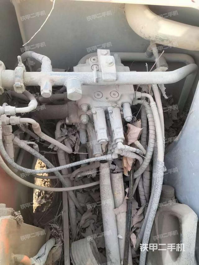 回轉(zhuǎn)馬達和主控閥（整機外觀）