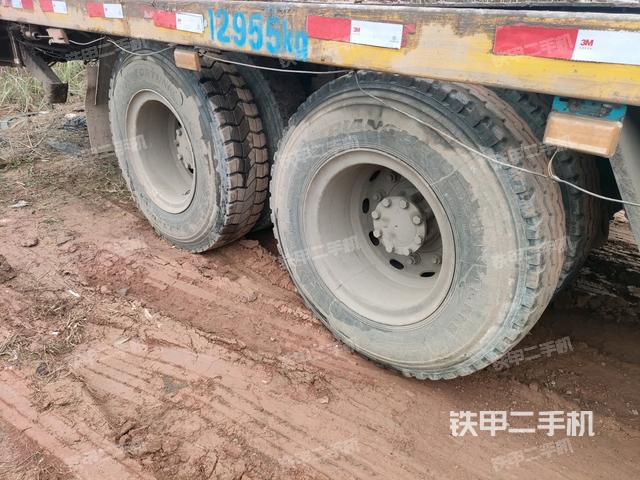 右驅(qū)動輪/右后輪（行走機構(gòu)）