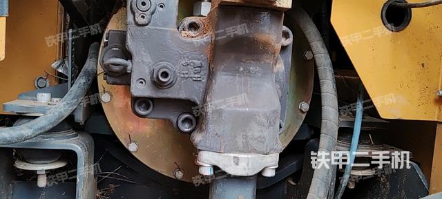 液壓泵艙室正面整體(整機(jī)外觀) 液壓泵艙室正面整體(整機(jī)外觀)