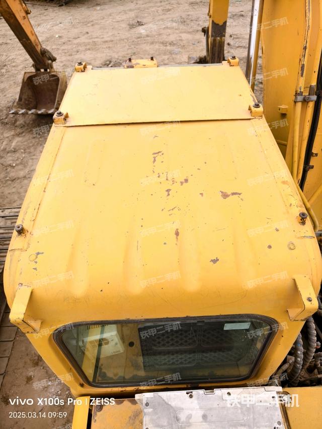 駕駛室頂部(整機外觀) 駕駛室頂部(整機外觀)