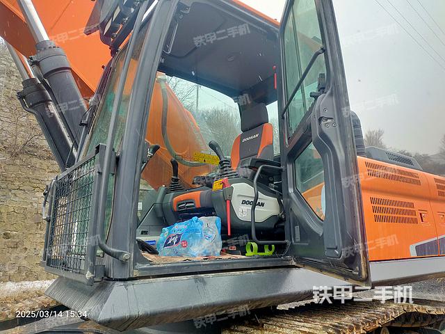 驾驶室整体（整机外观）