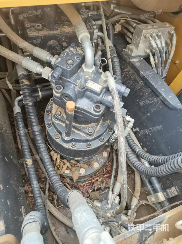 回轉(zhuǎn)馬達(dá)和主控閥（整機(jī)外觀）