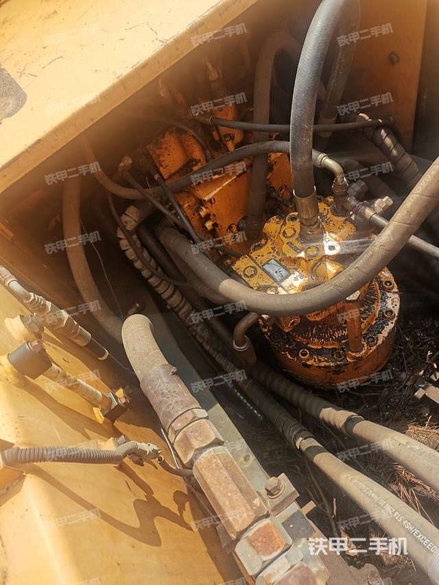 回转马达和主控阀（整机外观）