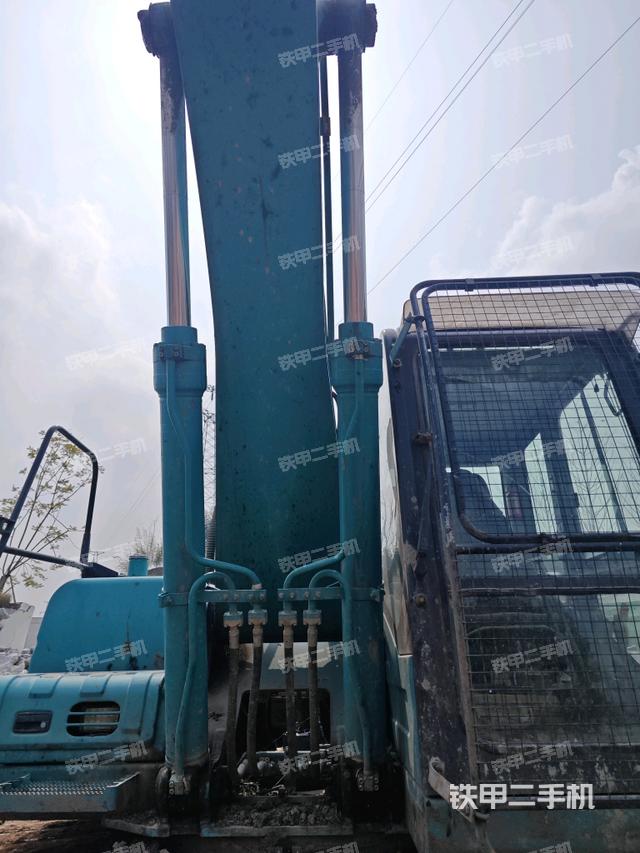 大臂油缸整體?豎拍（工作和回轉(zhuǎn)裝置）