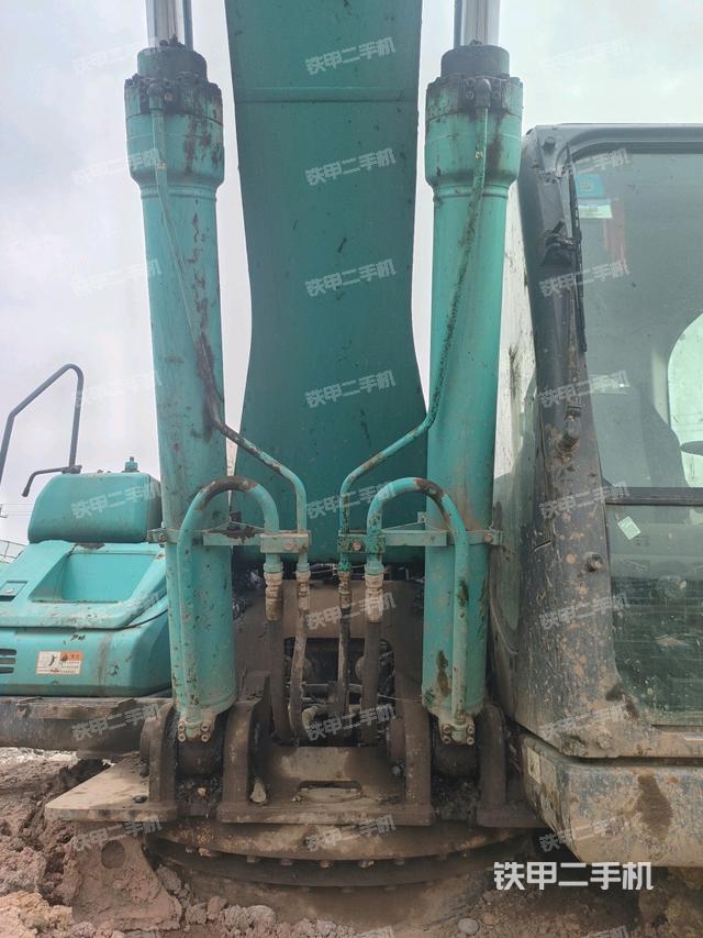 大臂油缸整體?豎拍（工作和回轉(zhuǎn)裝置）