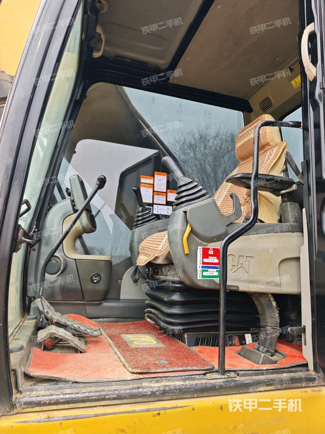 駕駛室整體（整機外觀）