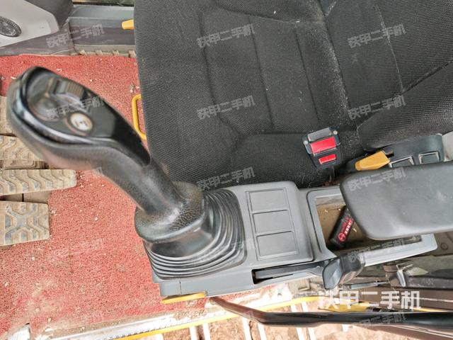 座椅左側控制臺/音響/含左手柄（駕駛室部分）