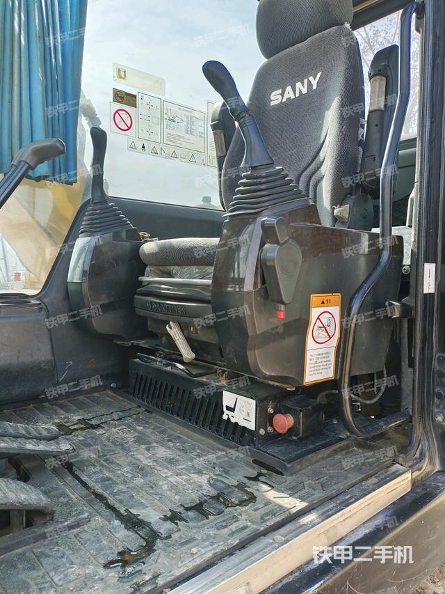 駕駛室左后45度(駕駛室部分) 駕駛室左后45度(駕駛室部分)