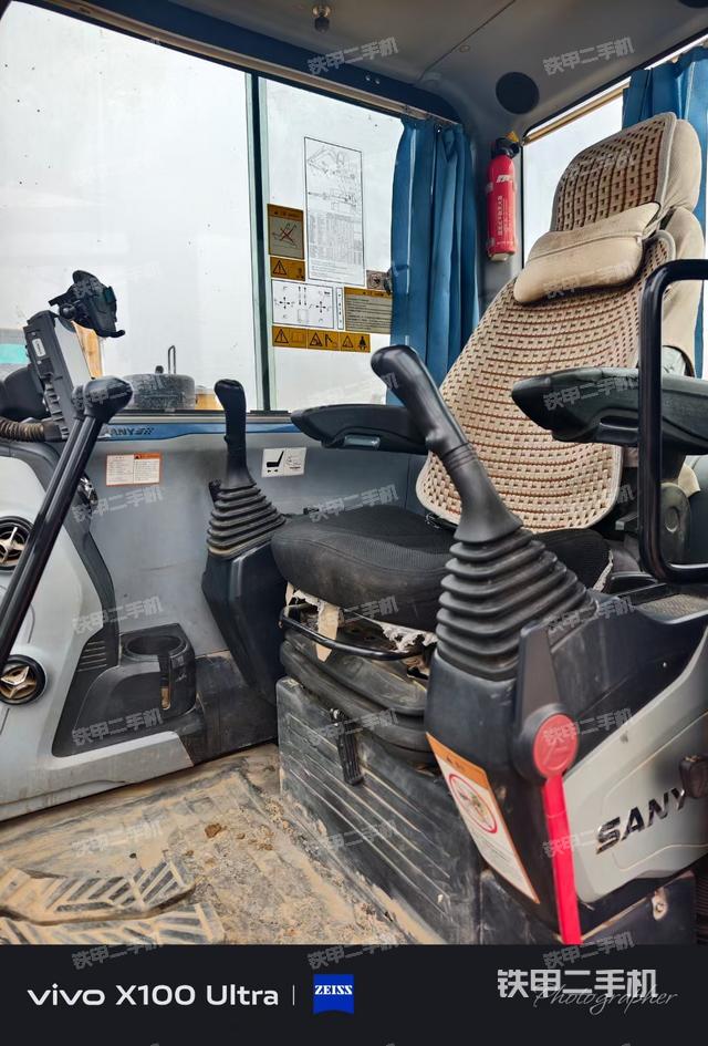 駕駛室整體（整機(jī)外觀）