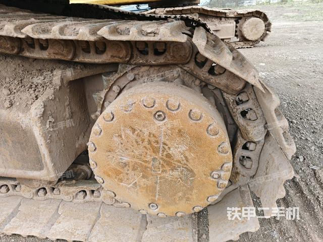 右驅(qū)動輪（行走機構(gòu)）