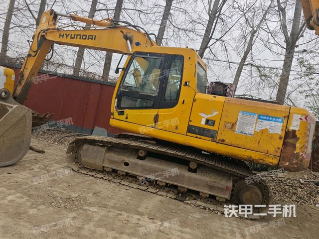現(xiàn)代R215-7挖掘機