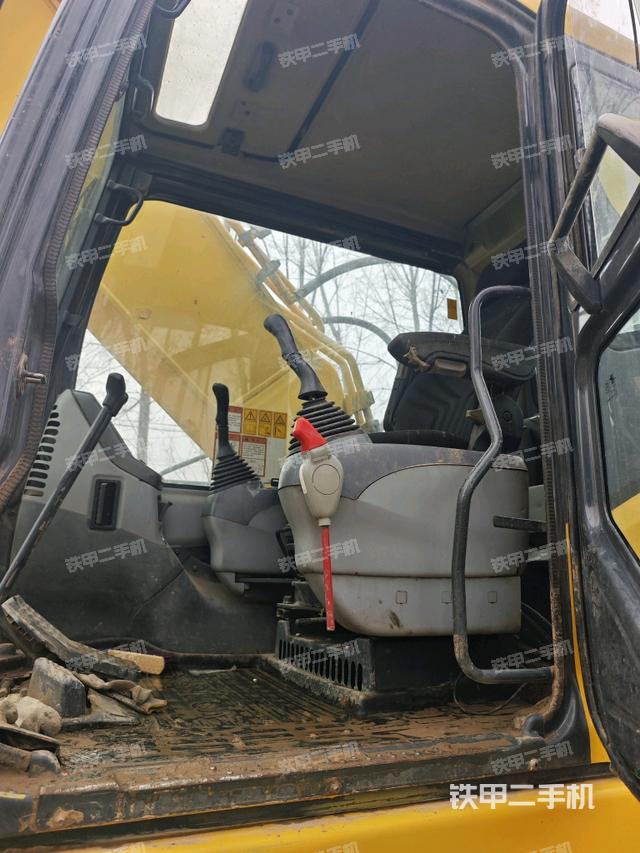 駕駛室整體（整機外觀）