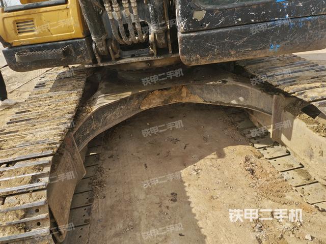 轉(zhuǎn)盤和下車架正前(工作和回轉(zhuǎn)裝置) 轉(zhuǎn)盤和下車架正前(工作和回轉(zhuǎn)裝置)