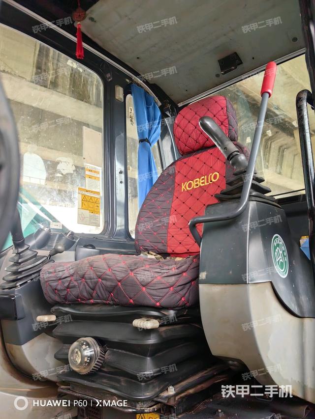 駕駛室整體(整機(jī)外觀) 駕駛室整體(整機(jī)外觀)