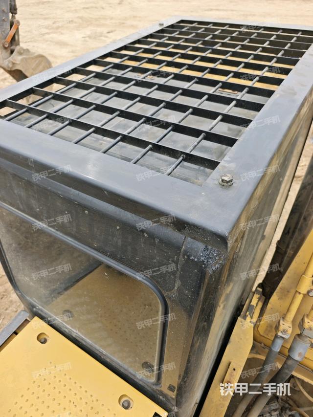 駕駛室頂部（整機外觀）