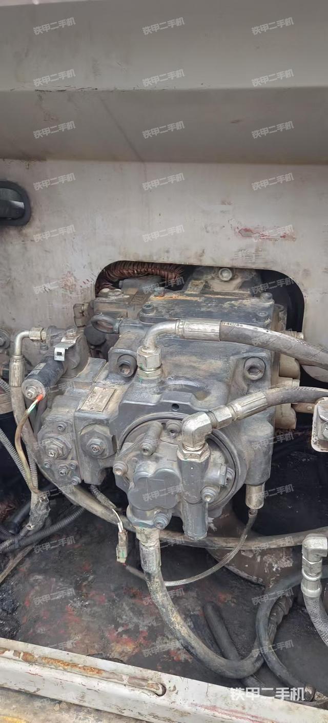 液壓泵艙室正面整體（整機(jī)外觀）