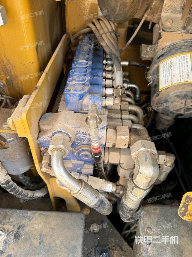 回轉(zhuǎn)馬達和主控閥（整機外觀）