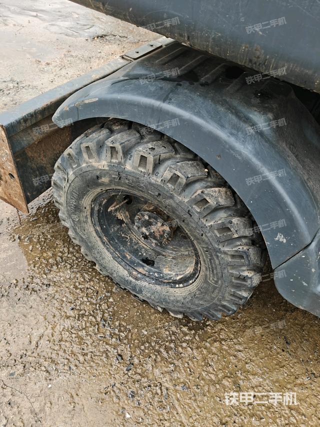 左導(dǎo)向輪（行走機(jī)構(gòu)）