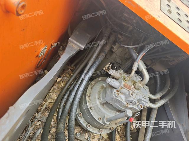 回轉(zhuǎn)馬達(dá)和主控閥（整機(jī)外觀）