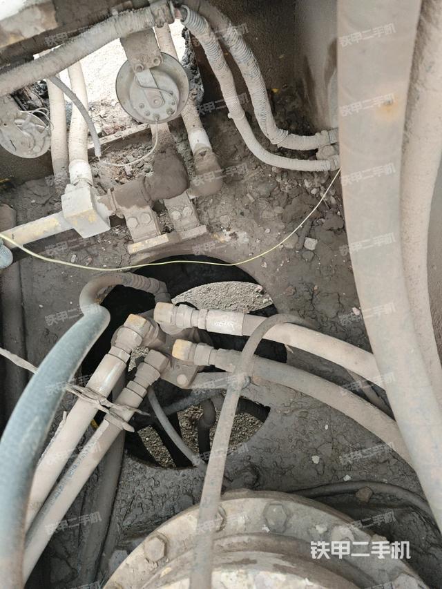 中央回轉(zhuǎn)接頭特寫（上車部件）