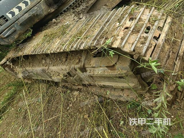 單側(cè)履帶整體(整機(jī)外觀) 單側(cè)履帶整體(整機(jī)外觀)