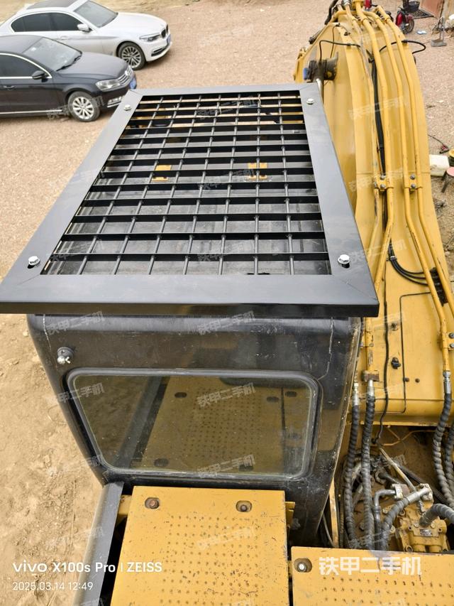 駕駛室頂部（整機外觀）