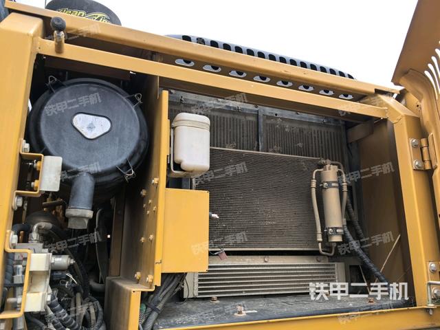 散熱器正面(大件艙室) 散熱器正面(大件艙室)