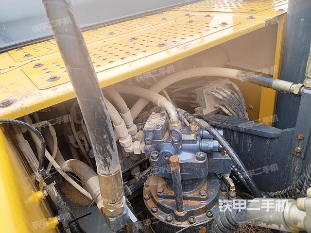 回转马达和主控阀（整机外观）