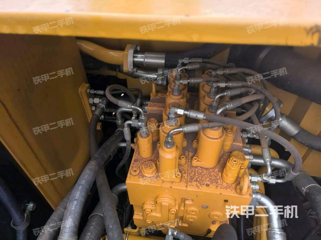 氣門室蓋螺絲特寫（上車部件）