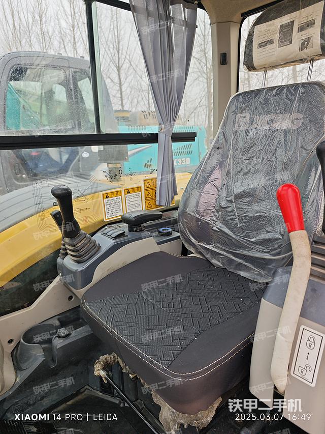 驾驶室顶部（整机外观）