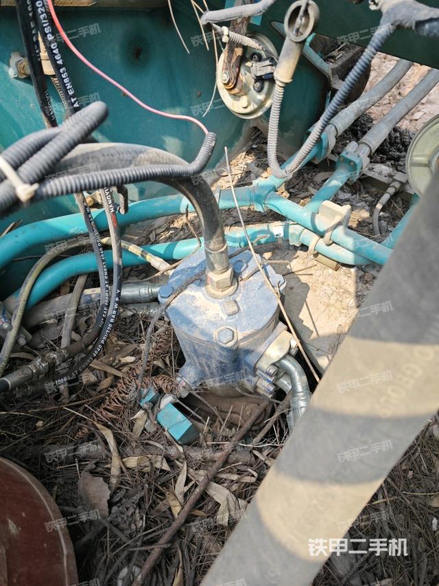 中央回轉(zhuǎn)接頭特寫（上車部件）