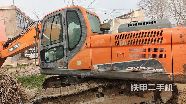 駕駛室整體(整機外觀) 駕駛室整體(整機外觀)