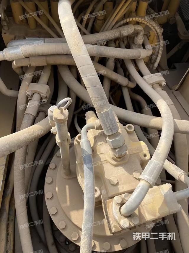 回轉(zhuǎn)馬達(dá)和主控閥（整機外觀）