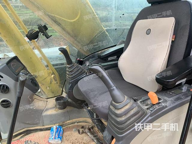 駕駛室整體(整機外觀) 駕駛室整體(整機外觀)